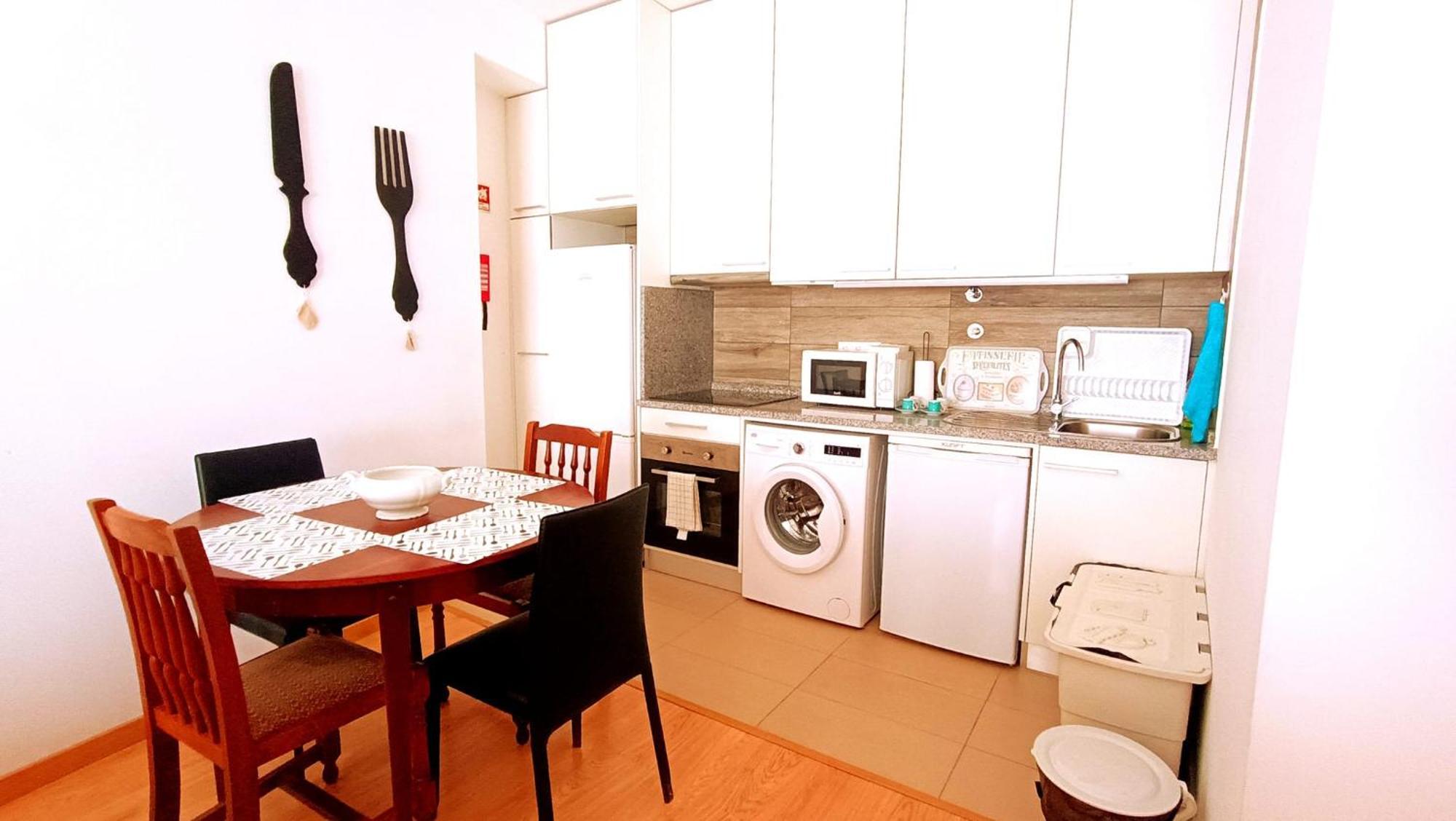 No Centro, Junto A Avenida Da Liberdade - 1 Drt Apartment Fundão Exterior foto